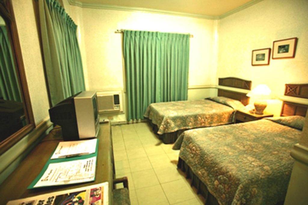 Villa Margarita Hotel Davao Room photo